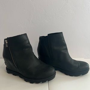 Women’s Sorel Joan of Arctic Wedge Zip Bootie - size: 8